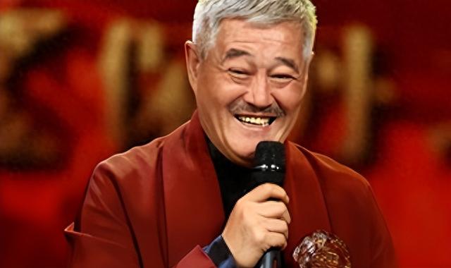 赵本山儿子直播炫富：你们算哪根葱，我家的钱十辈子也花不完