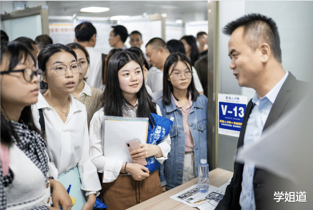 “爸爸陪我面试，他成了考官的心头好”，学生奇葩经历，笑不活了