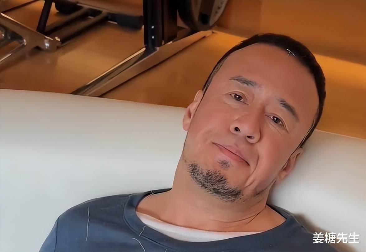 “杨坤被打”上热搜,他的回应像一个笑话,网友:真不怪刀郎!