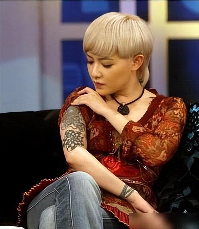 44岁的范晓萱现在如何?她曾有纹花臂和打舌环,为男友摘除过子宫