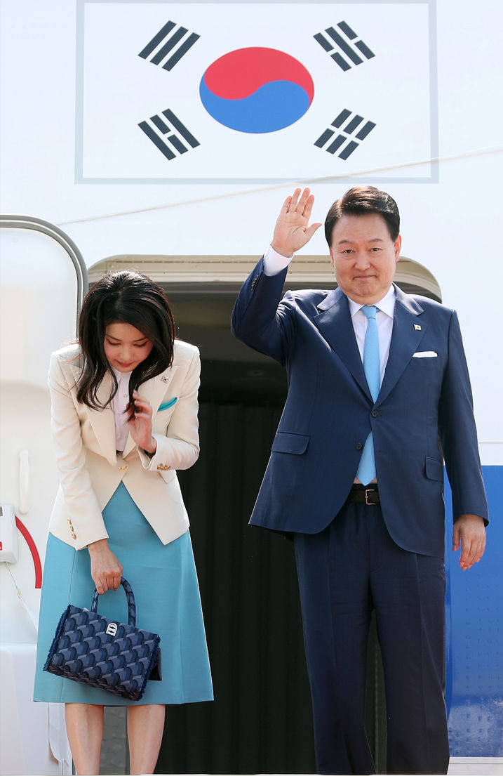 穿搭指南 韩国第一夫人在法国晚宴上穿韩服！晚宴造型太惊艳，把大家惊艳到