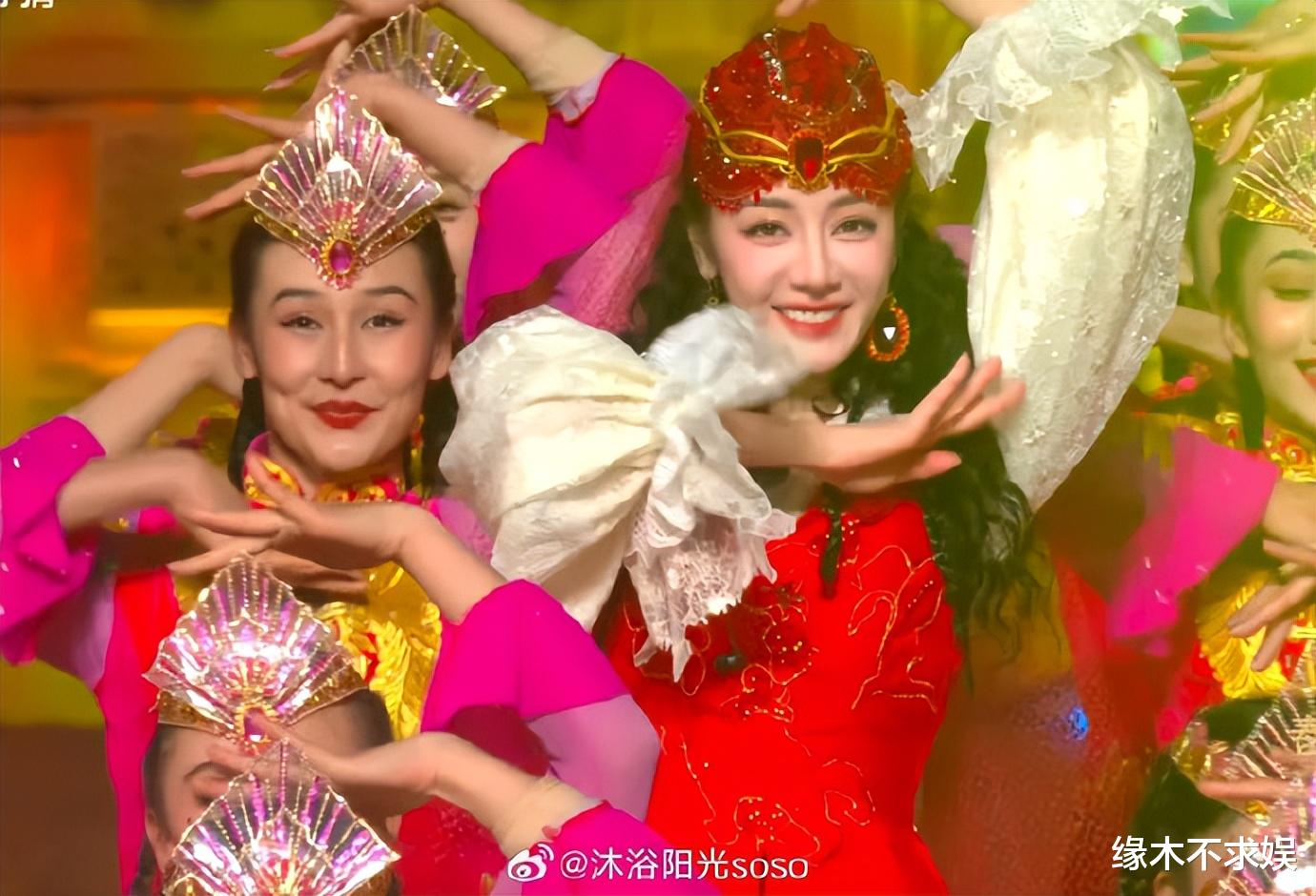 龙年春晚：迪丽热巴美疯全场，语言类全军覆没，3大插曲成最佳！