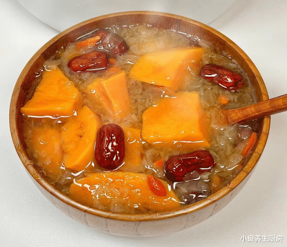 银耳|天冷了,女性要多吃“它”,简单煮一锅,补血养颜,气色越来越好