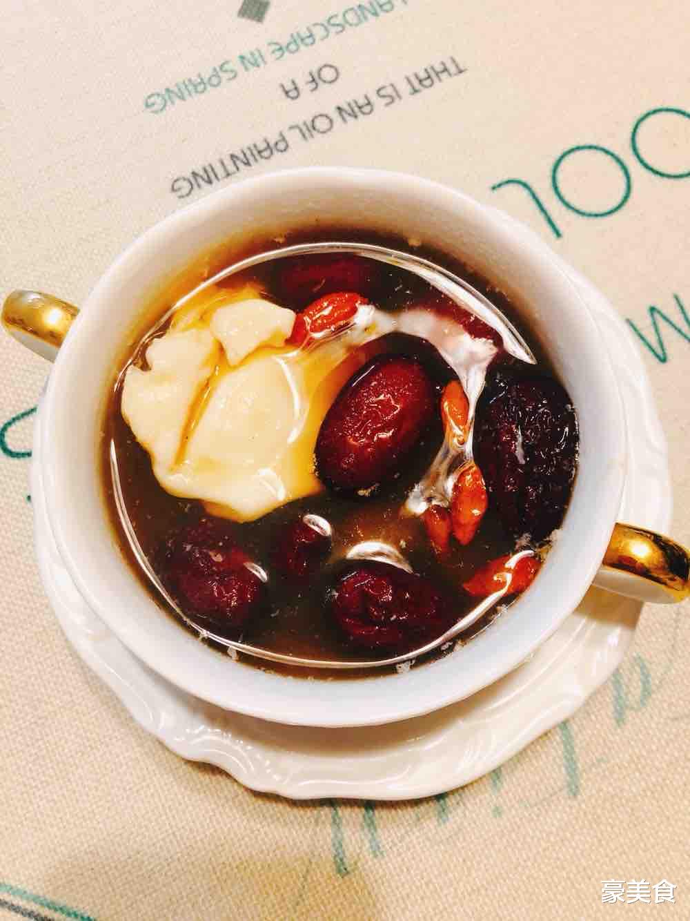 红糖加它就是“穷人”的阿胶，30岁的女人，每天吃一碗，皮肤光滑白皙气色好