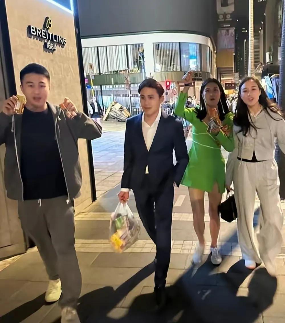 奚梦瑶|何超莲大婚被证实网友却心疼奚梦瑶:无婚礼,被防备,何猷君偏心