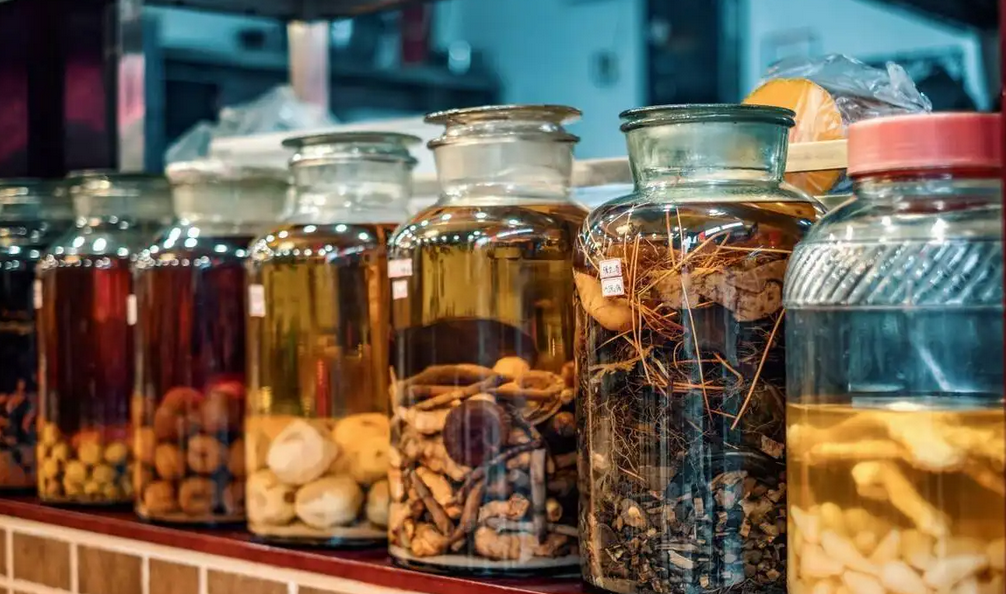 |?曾被视为男人加油站的保健酒，如今为何成了大家口中的智商税？