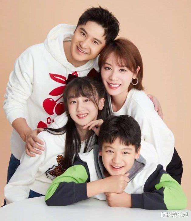 |田亮带家人出游，15岁森碟身高近一米七，和妈妈离别相拥好有爱