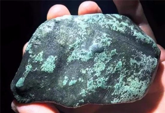 翡翠原石的“油性”到底是什么意思??