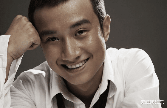 知名演员文章凌晨激动发文,高调喊话“真开心”,对方回复引争议