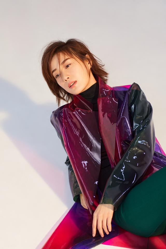 李小冉|她14岁上春晚，4次改名也没火，男友花9亿娶李小冉，她却默默成全