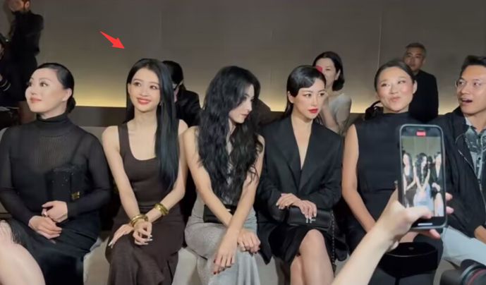 张柏芝孙怡朱珠同框看秀,孙怡被指像网红脸,朱珠输给张柏芝