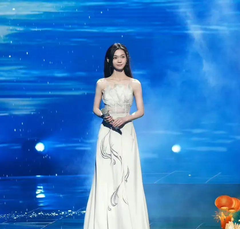 娱乐圈|排骨胸、筷子腿、纸片人,娱乐圈的“病态审美”,都该停了