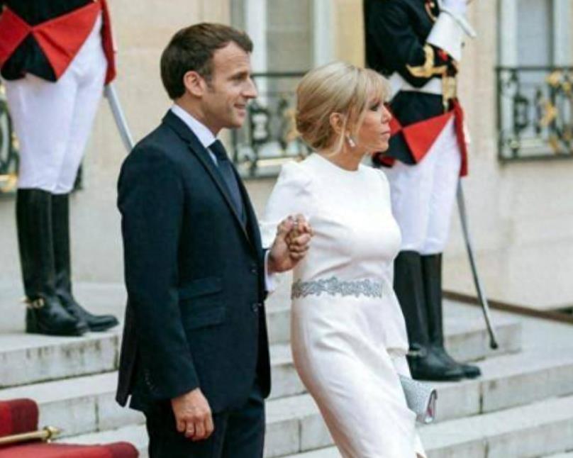 马克龙有多爱布丽吉特？把她的照片复原成少女，还把自己变成了老头