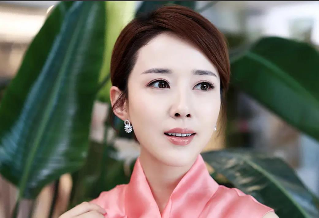 演员颜丹晨:我这辈子最幸福的事情,就是嫁给了小4岁的丈夫