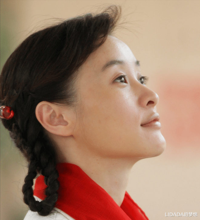 演戏被骂,51岁获“视后”却惹争议,她才是娱乐圈被低估的女人