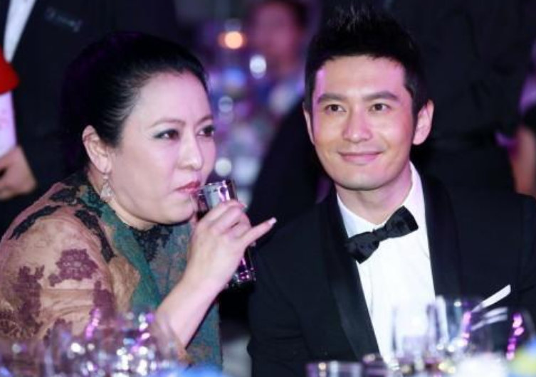 向佐|一场上海电影节,江湖地位人情世故,在黄晓明身上体现的淋漓尽致