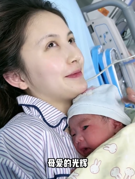 甜仇|王思聪前女友甜仇产子!嫁金融才子仅六个月,胎儿正面曝光颜值高