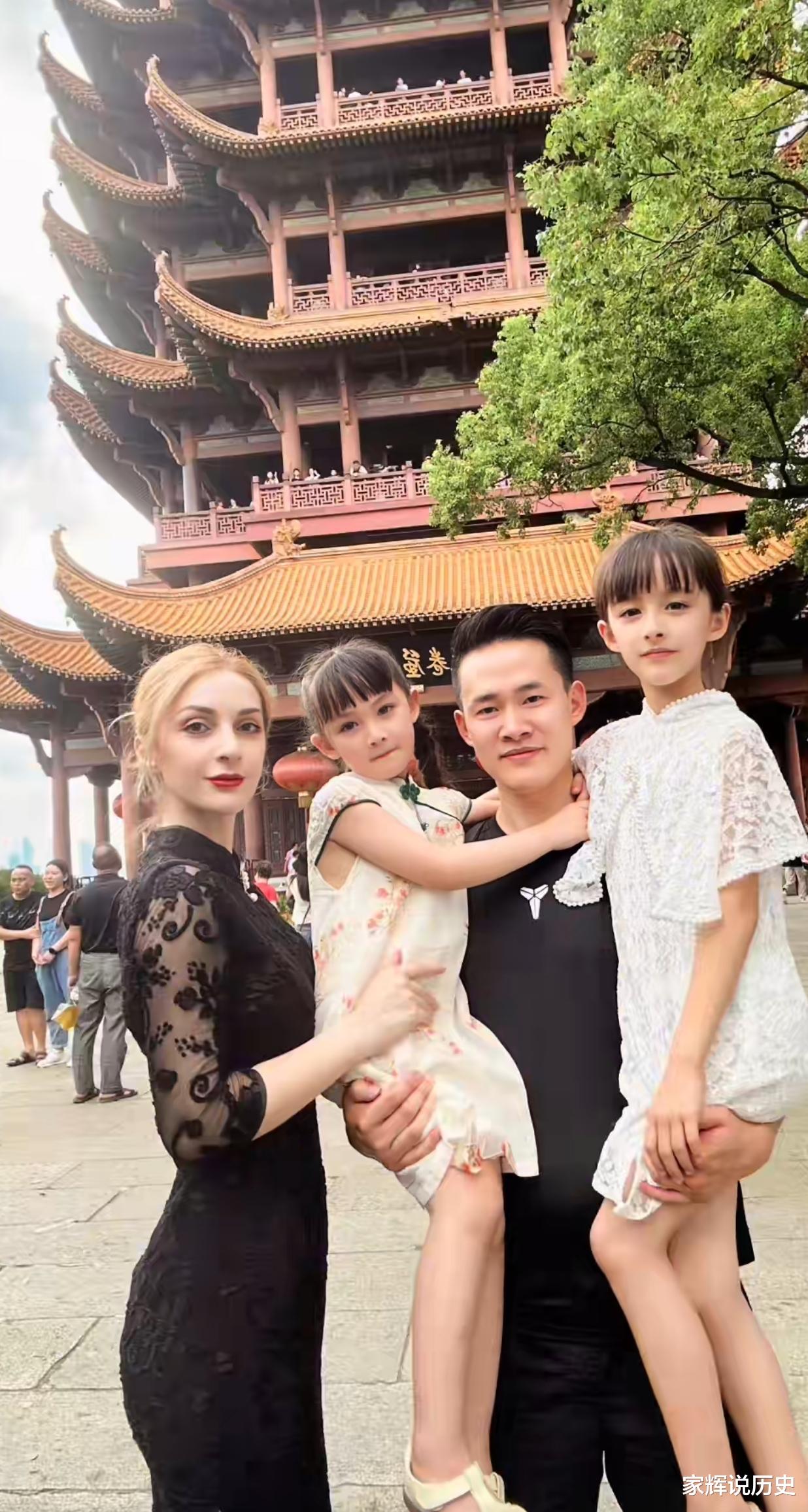 湖北小伙被外国美女模特倒追，生下2个混血女儿，大女儿超像杨幂