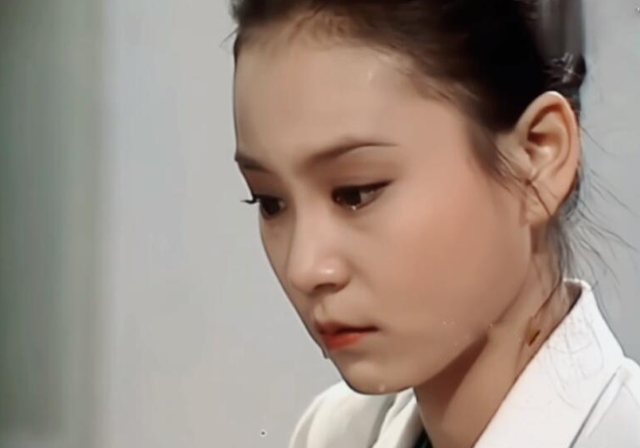 不敢露额头就别尬吹美人了,能抗住“大光明”发型,才能算真神颜