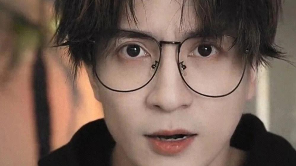 官媒点名薛之谦，在他身上，我看到了善恶到头终有报!