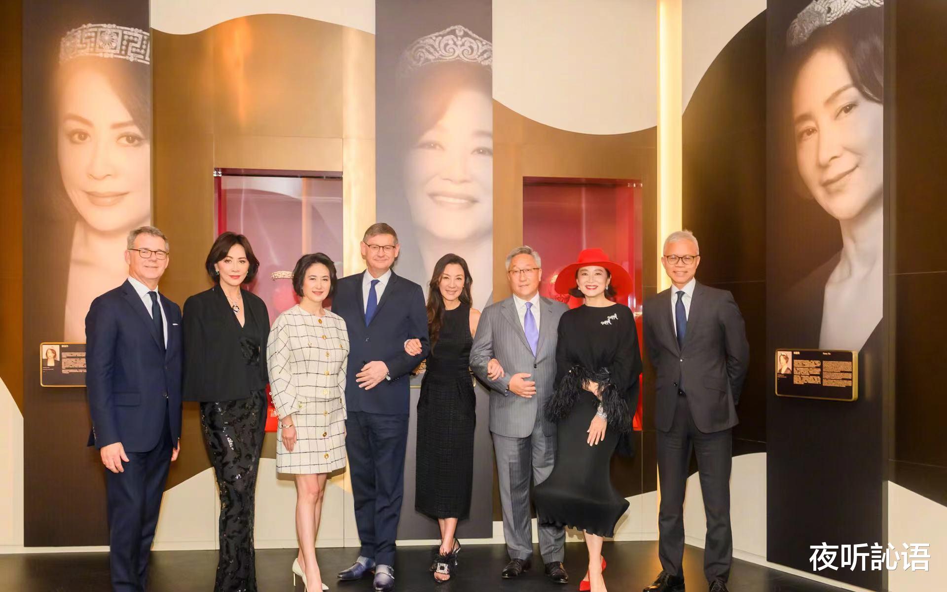 梁朝伟|梁朝伟久居日本,背旧包一人闲逛,刘嘉玲在香港频与明星富豪聚会