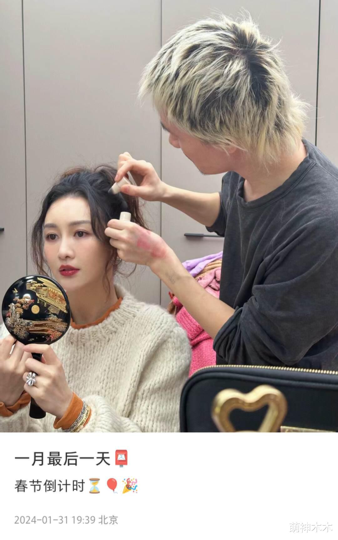 王鸥产后复工！发际线后退明显，曾被曝在私立医院生产，花费10万