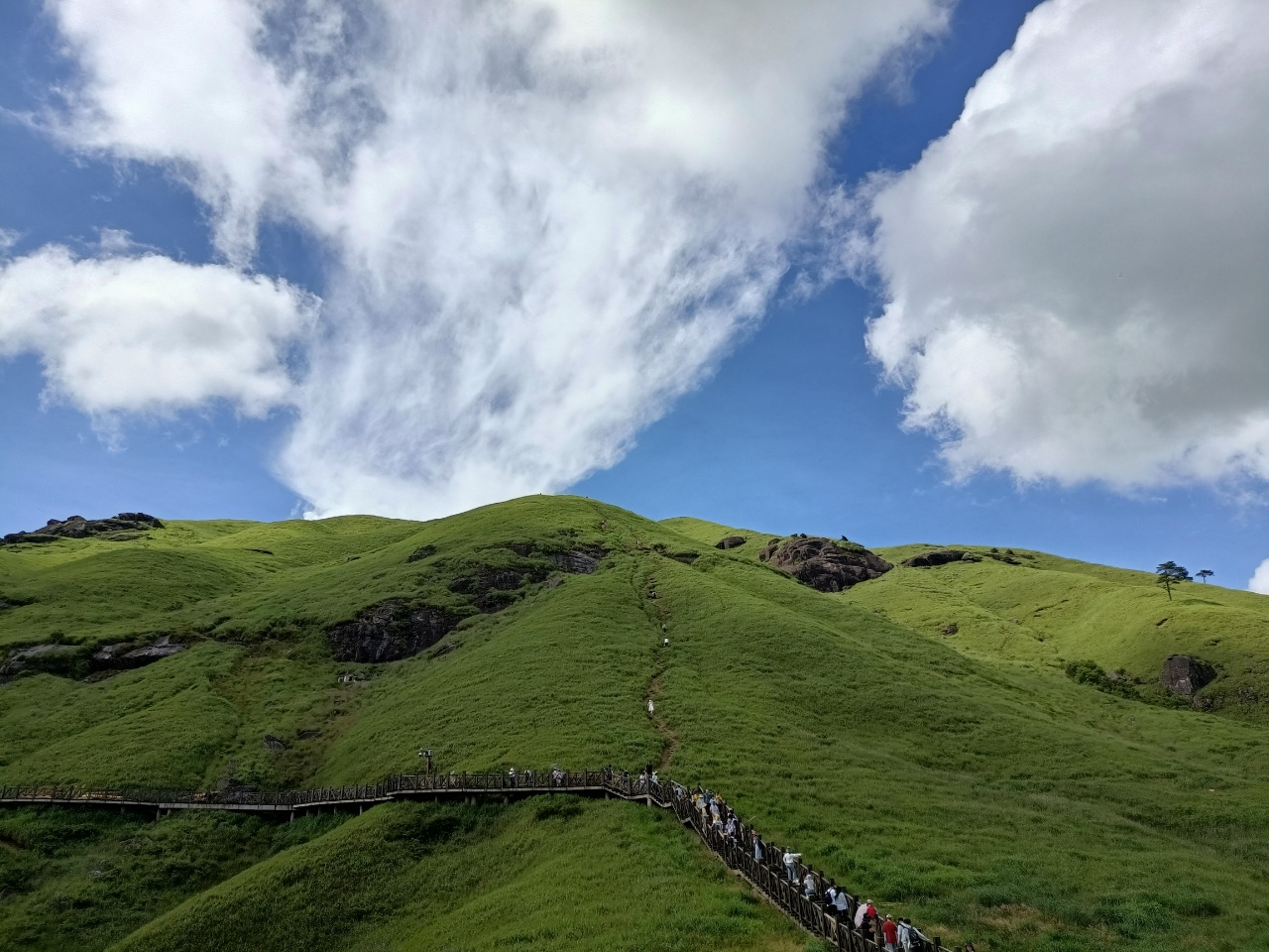 武功山|本来以为端午去武功山肯定又是人山人海，但我们全程基本上没排过队