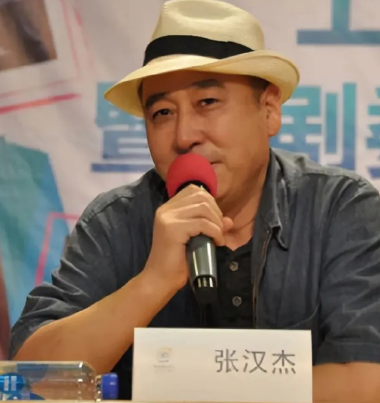 清纯小花变黑料女王啦?