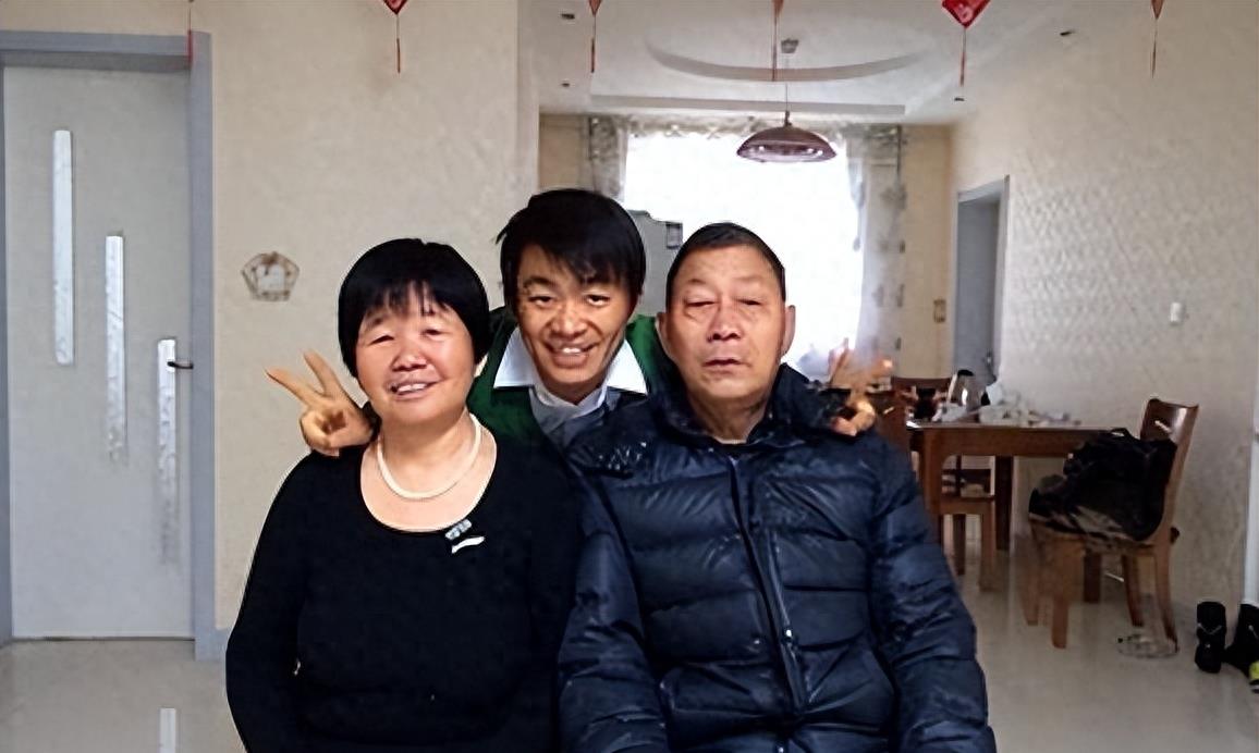 离婚7年,马蓉的“遮羞布”,终究被儿子王子豪亲手扯下来!