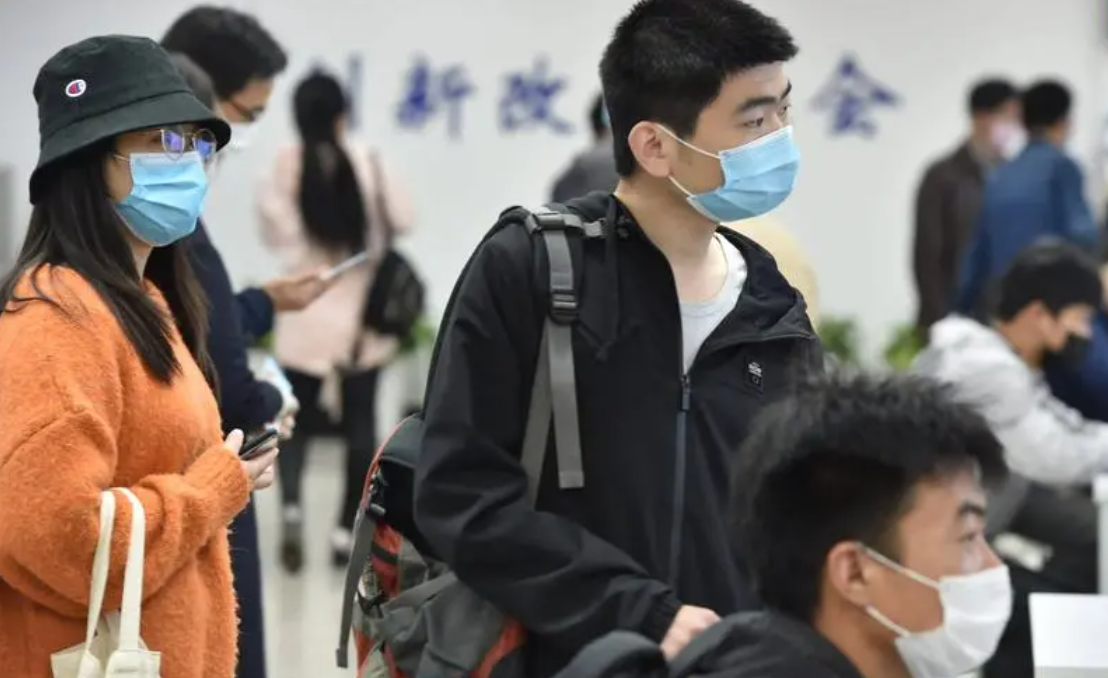 大学生|是招聘还是讽刺?7000多家央国企开启春招,大学生表示心酸和无奈