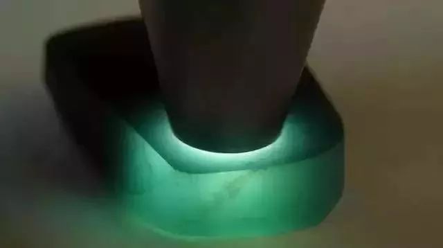 假币|翡翠怎么切？才能刀刀出金！