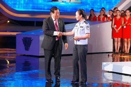 撒贝宁央视唯一一次失控，节目现场与女警官争吵，幸亏李昌钰出面解释