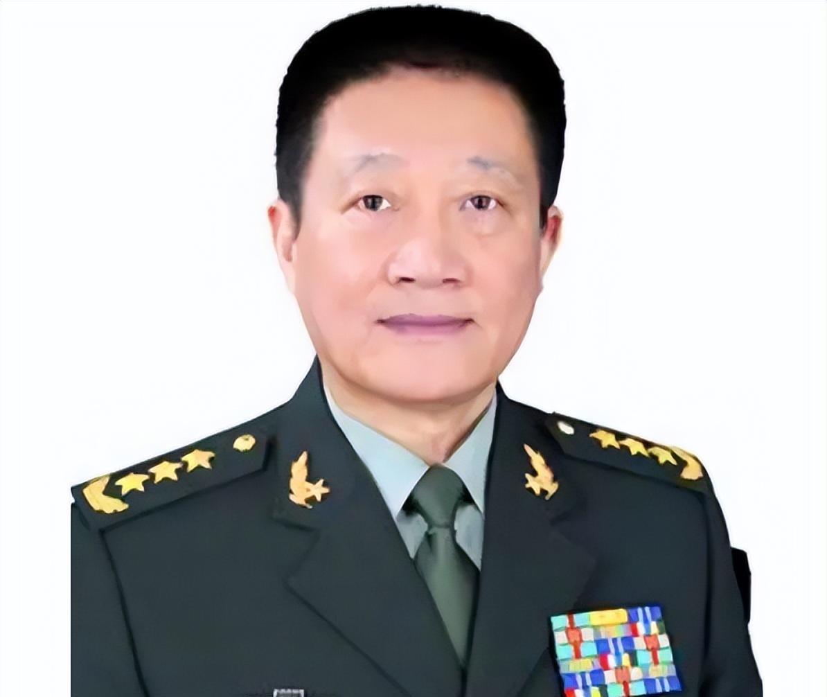 歷任陸軍排長,連長,團長,曾參加對越自衛反擊戰,2015年晉升上將軍銜