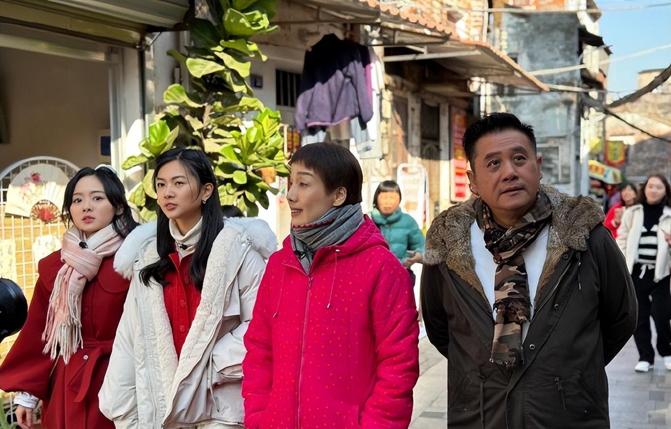 TVB视后今年无剧可拍,被发现带着两个“女儿”到《狂飙》拍摄地