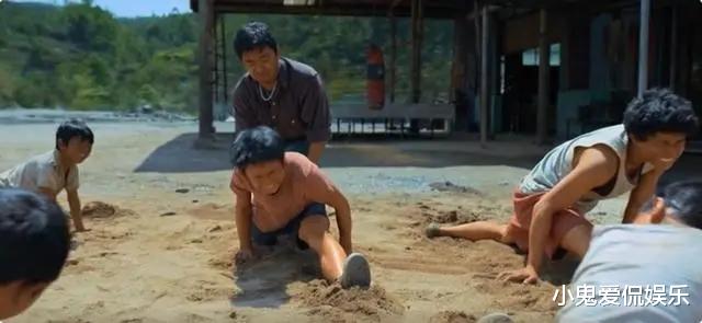 导演们学学王宝强怎么拍穷人吧,别再住着别墅硬说穷,简直离大谱