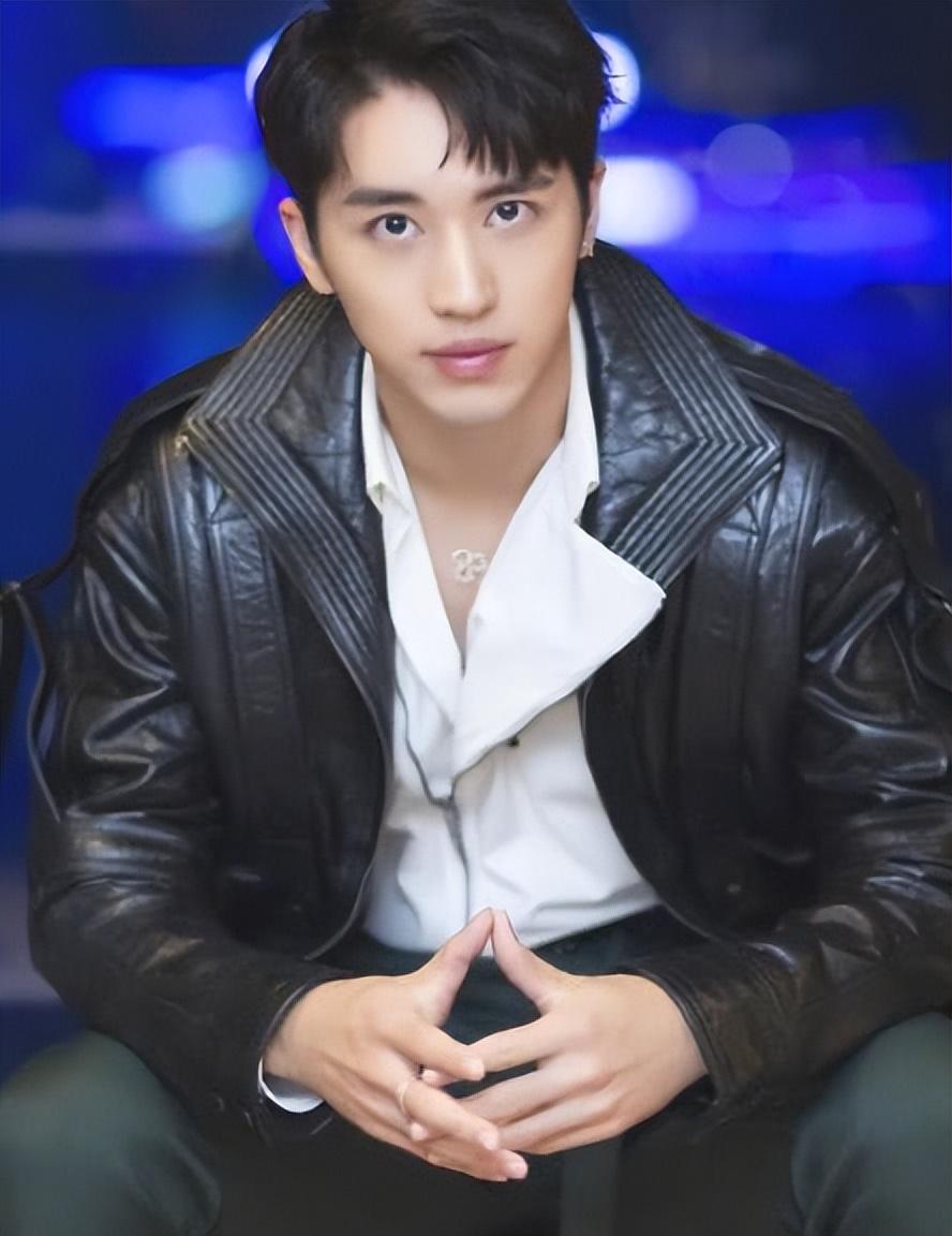 娱乐圈中的“体虚”男星，表面是健身型男，却抱不起80斤的女星