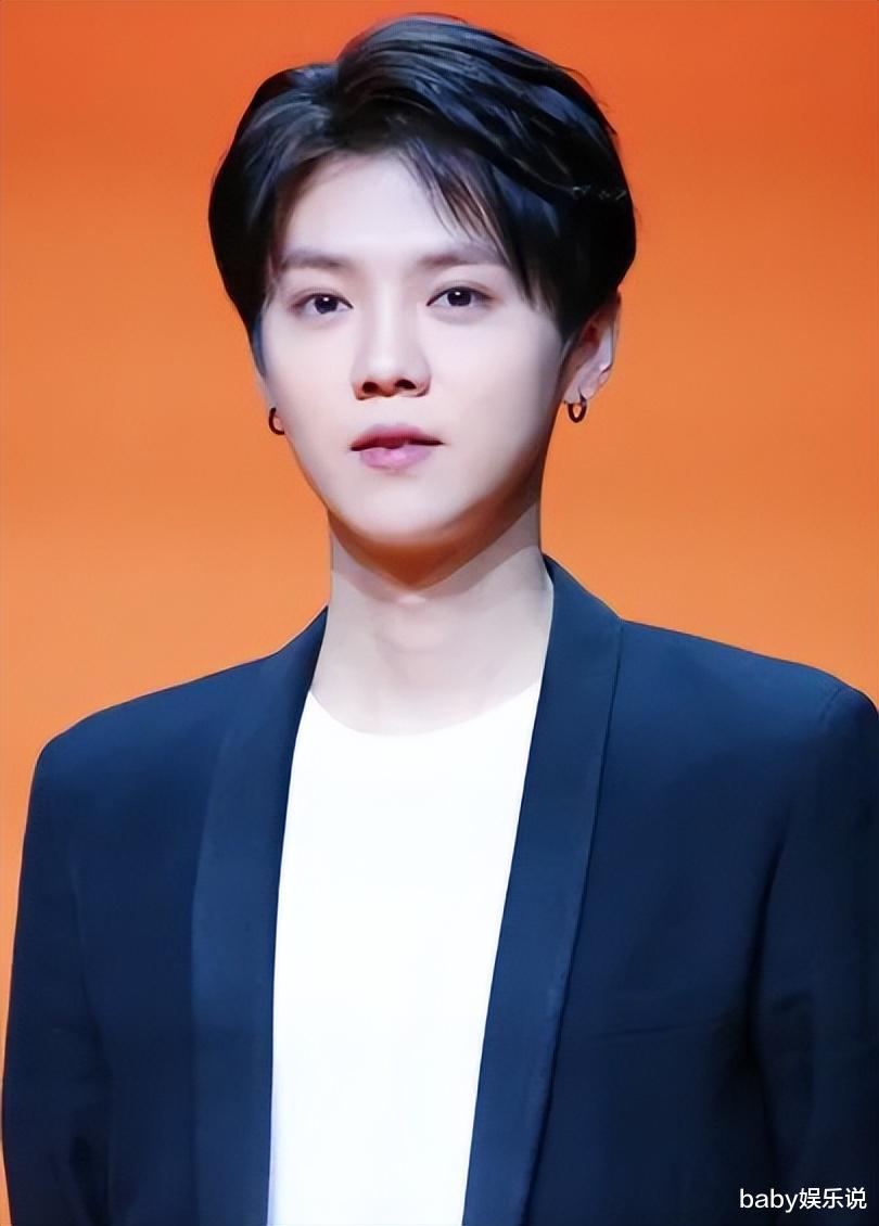 有一种“差距”叫鹿晗与关晓彤，官宣6年后，两人棋局终于被看清