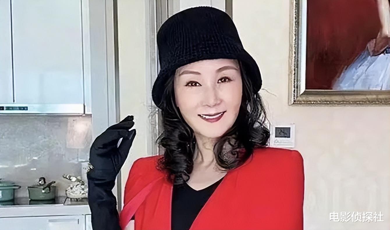 网红雪瑞姑姑人设崩塌!知情人士曝她初中毕业,曾在酒店当服务员