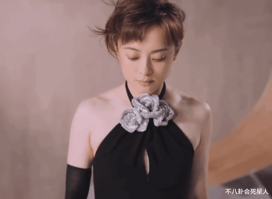 41岁孙俪秀后背被嘲像大妈，女星的身材尴尬被展现得淋漓尽致