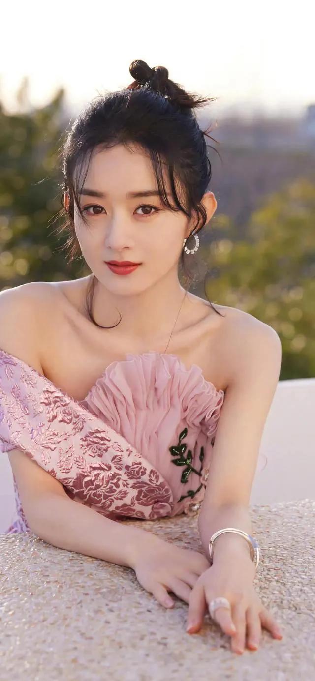 赵丽颖|新剧收视率稳妥，恭喜赵丽颖转型成功，来一波颖大BOSS的美照暴击