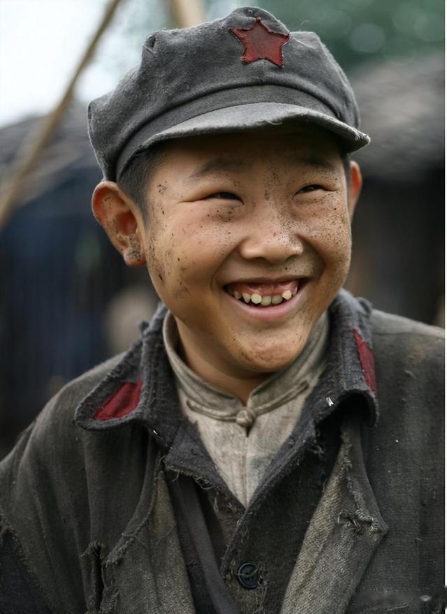 侯祥：9岁停止发育，出道18年只能演小孩，和妻子同框被嘲像母子