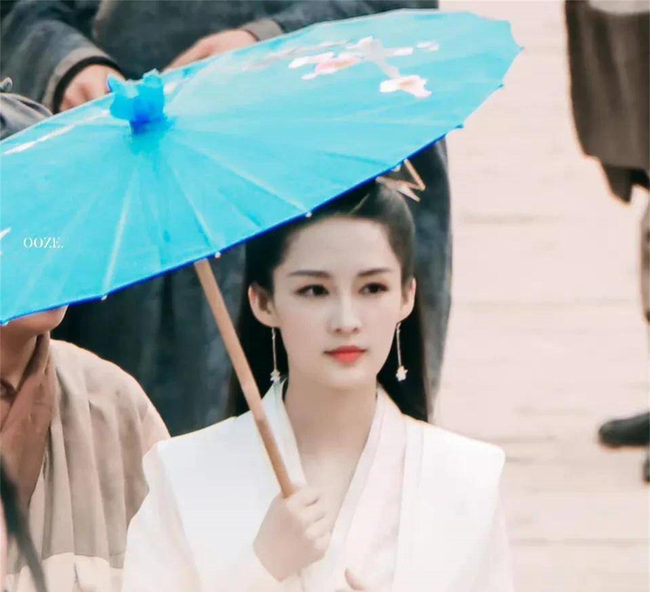 李沁|4位貌美的女明星,当女二浪费,当女一被骂