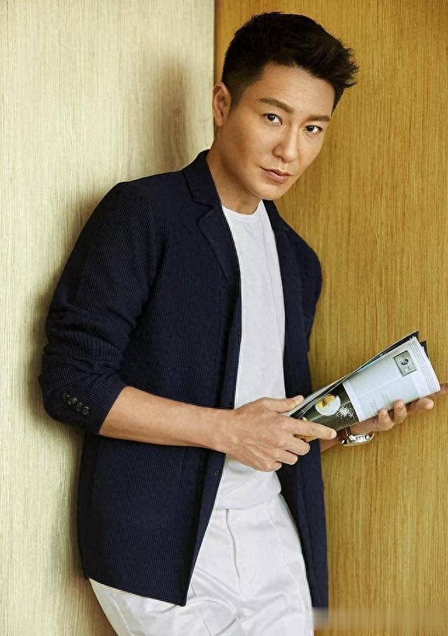 科技脸和自然脸区别多大?看完这4位老牌男神的近照,你就知道了