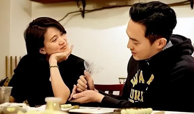 张智霖|世上渣男千千万,最怕张智霖这种,22年婚姻袁咏仪的心酸谁懂?