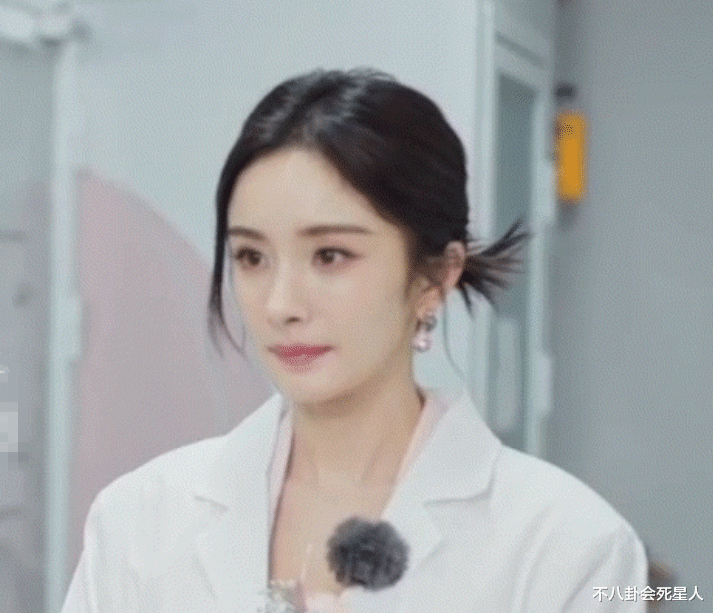 看了37岁杨幂和35岁赵丽颖的近照,才知道“骨相美”有多重要