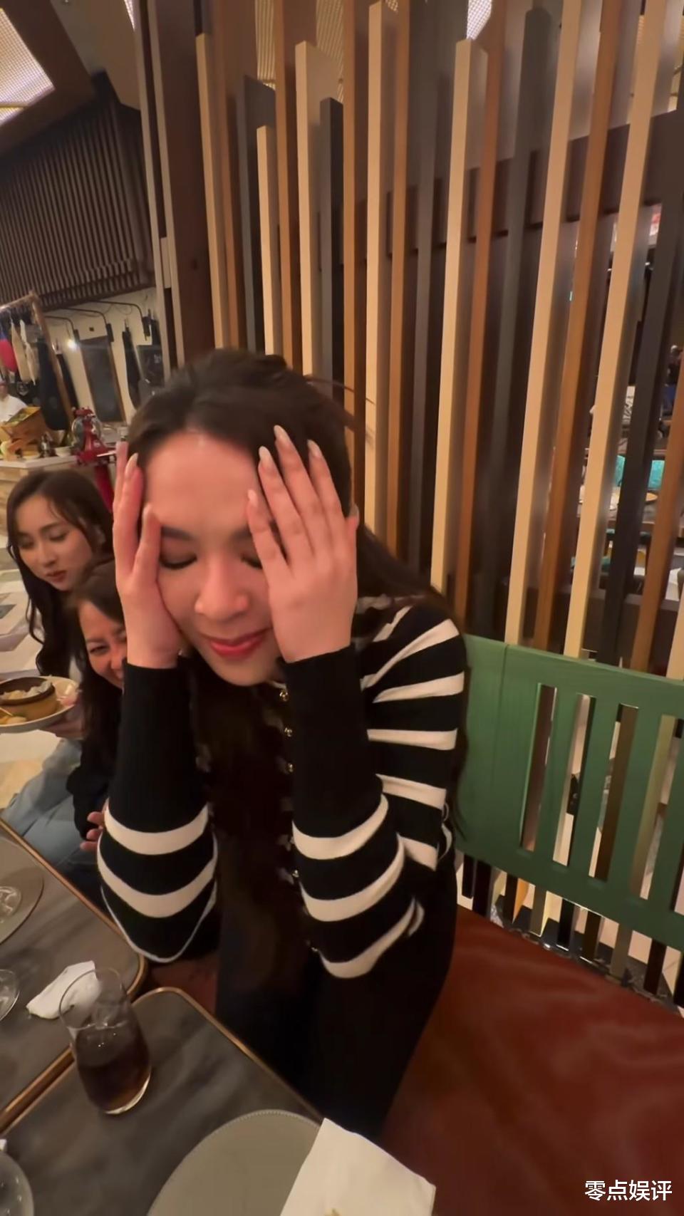 TVB女星庆功宴狂饮,拉曾志伟连干数杯,散场后竟回房继续畅饮