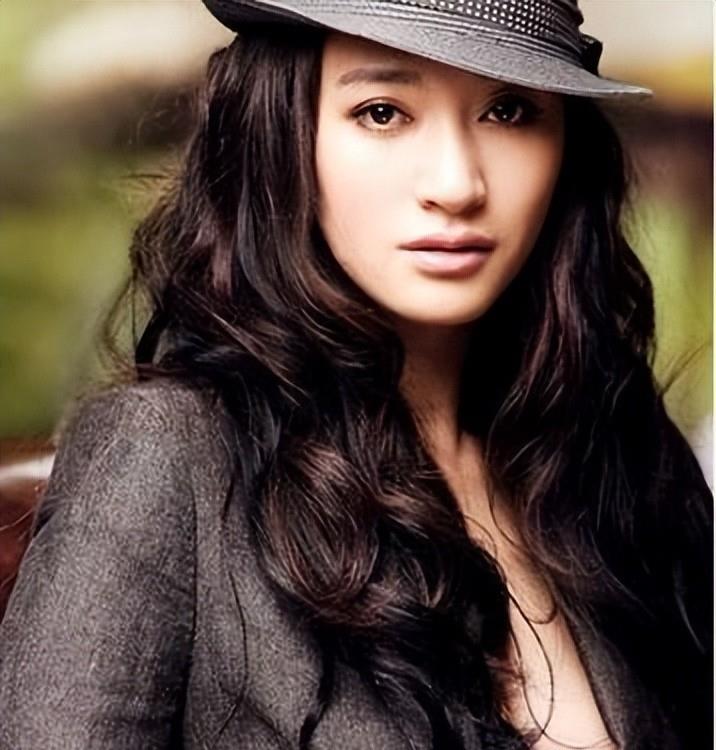 他被称“内地的向华强”，追求过李小冉，如今成了张柏芝新男友