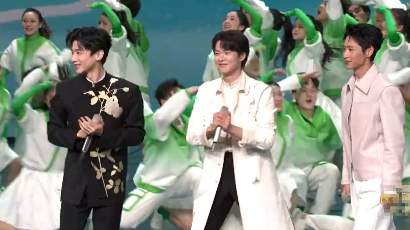 白敬亭风波持续升级！第三版彩排画面流出，知情人曝正在排查源头