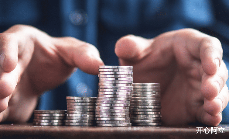 她因声称：“台湾永远不会是中国的一部分”，随后便被明星扇耳光