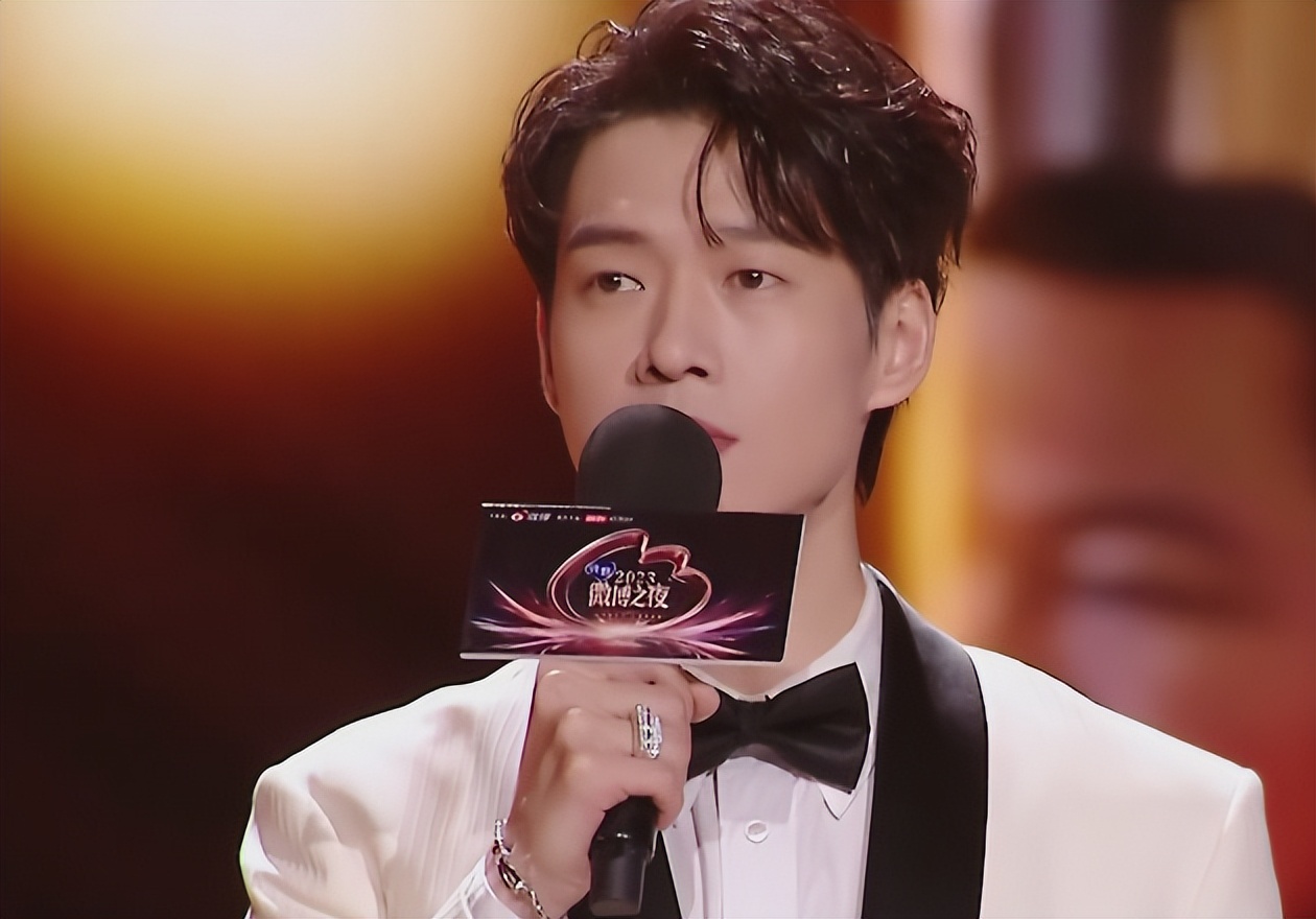 微博之夜,把娱乐圈的人情冷暖、权势地位体现得淋漓尽致